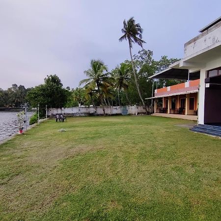Appartamento Wind &Waves Kollam Esterno foto