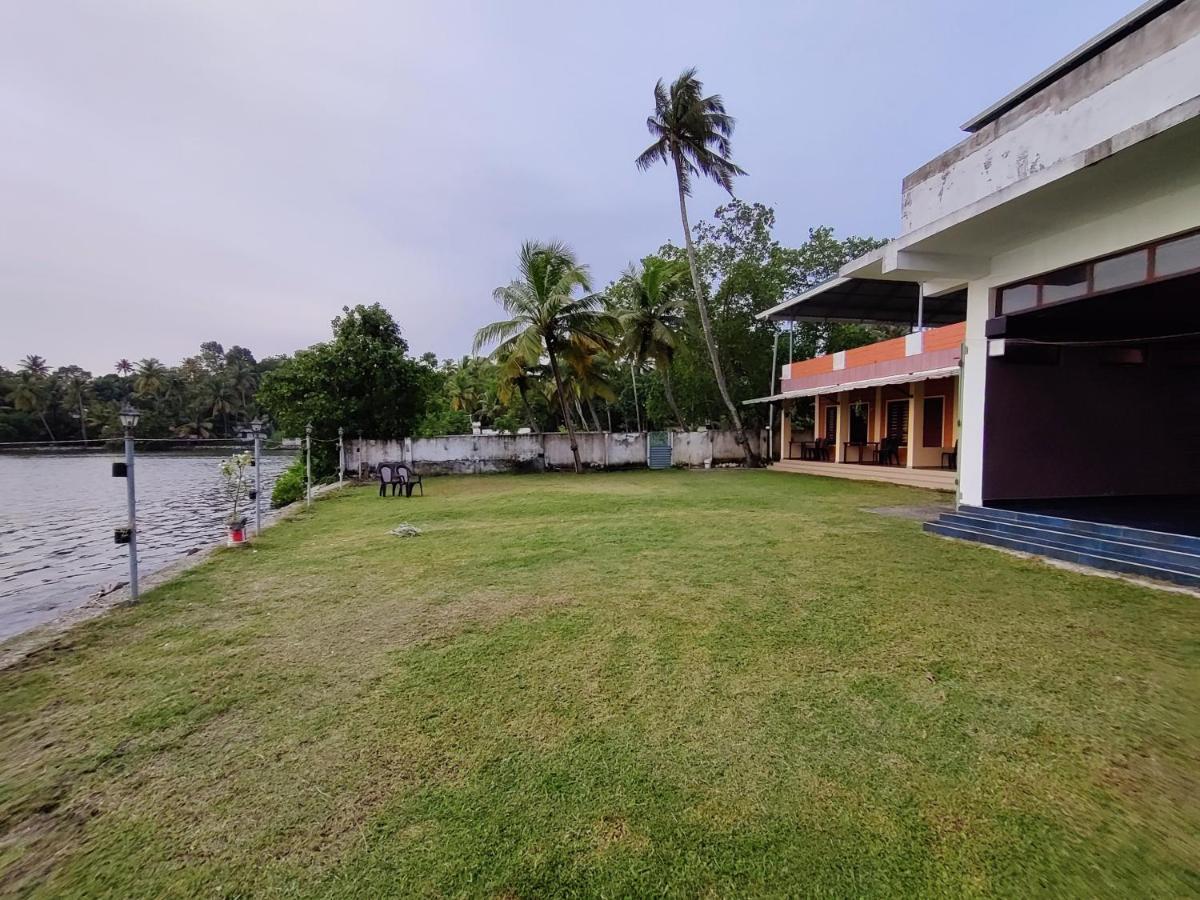 Appartamento Wind &Waves Kollam Esterno foto