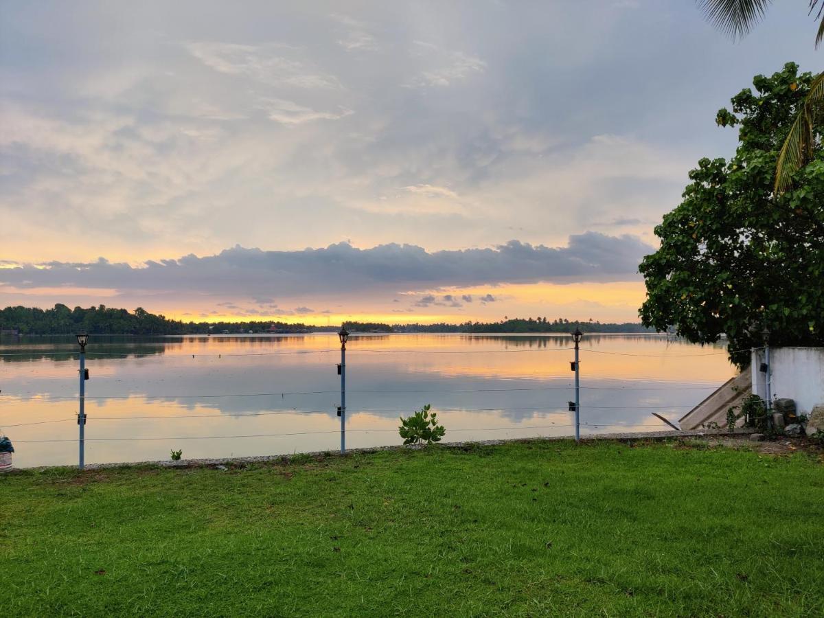 Appartamento Wind &Waves Kollam Esterno foto