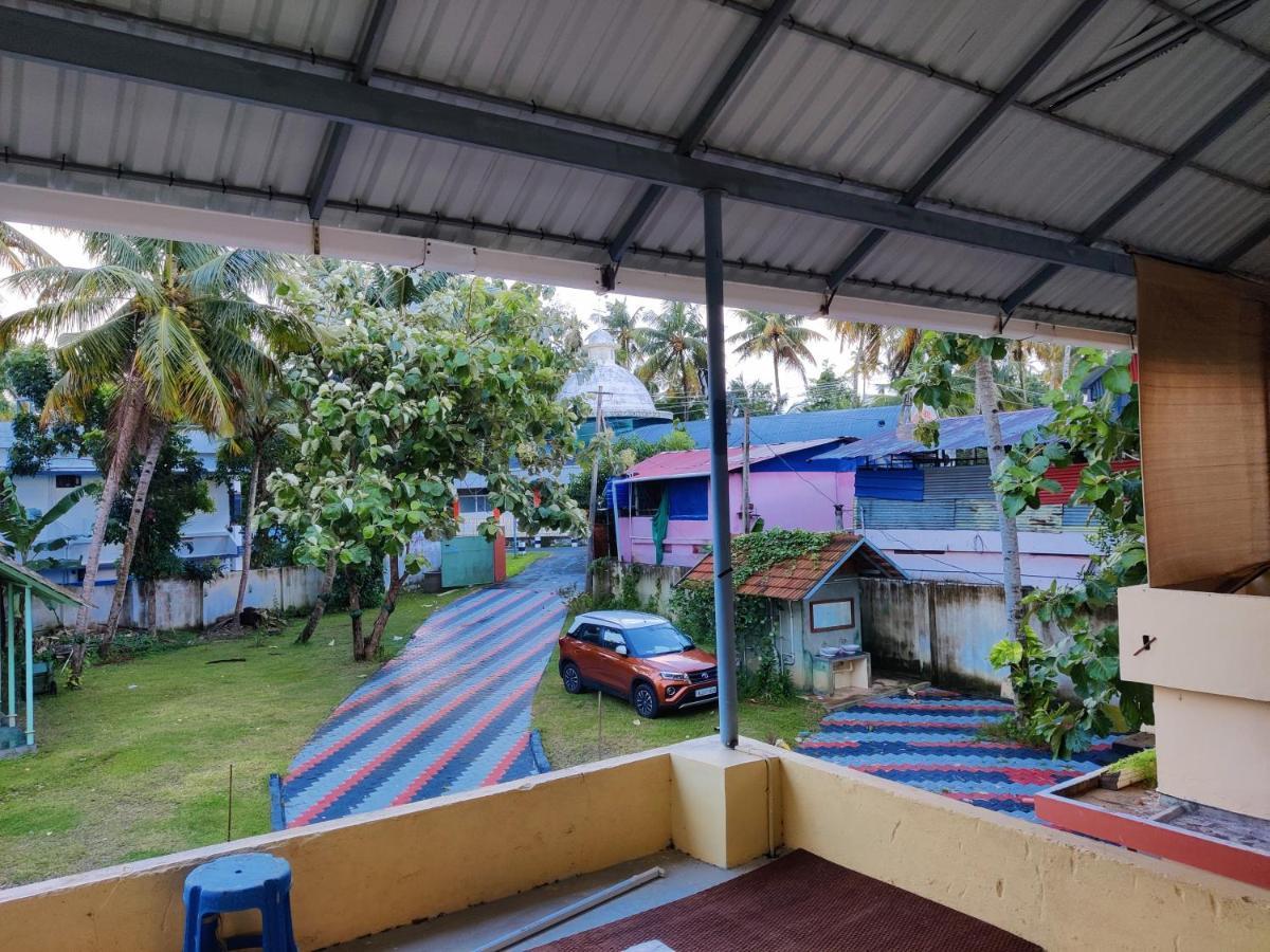 Appartamento Wind &Waves Kollam Esterno foto
