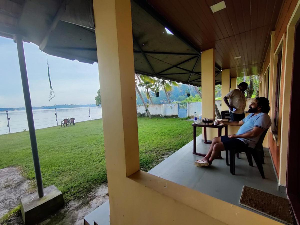 Appartamento Wind &Waves Kollam Esterno foto