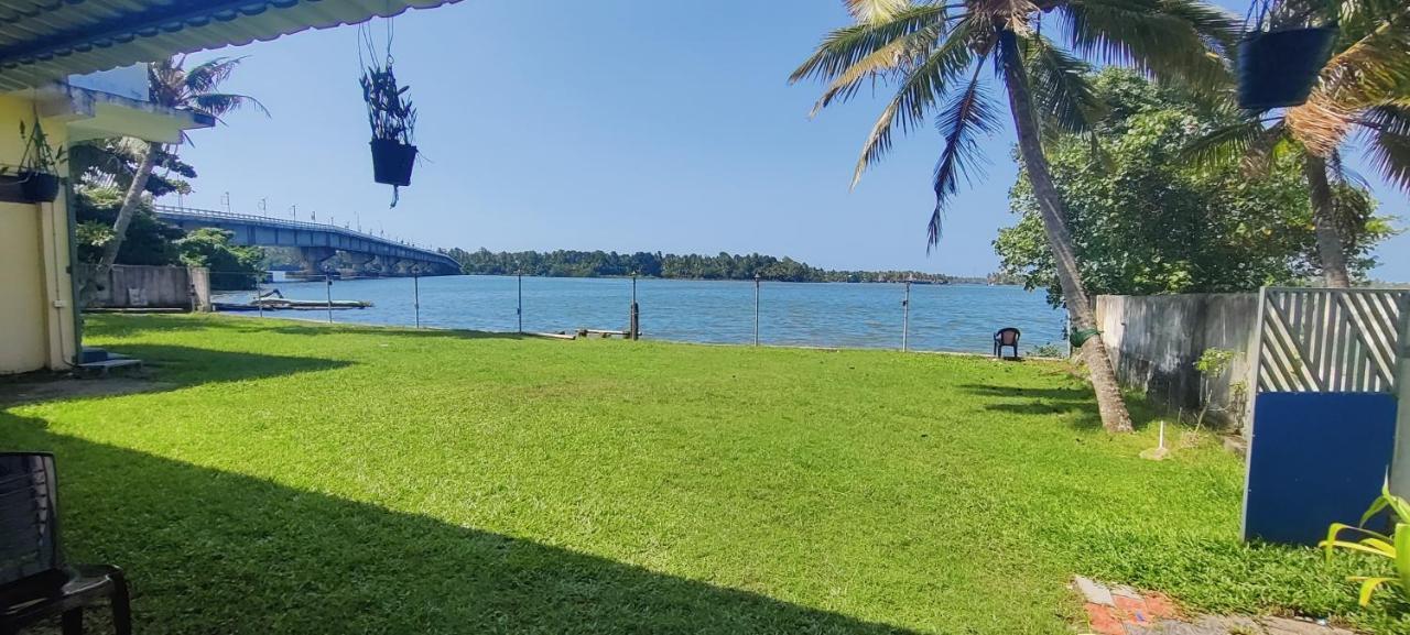 Appartamento Wind &Waves Kollam Esterno foto