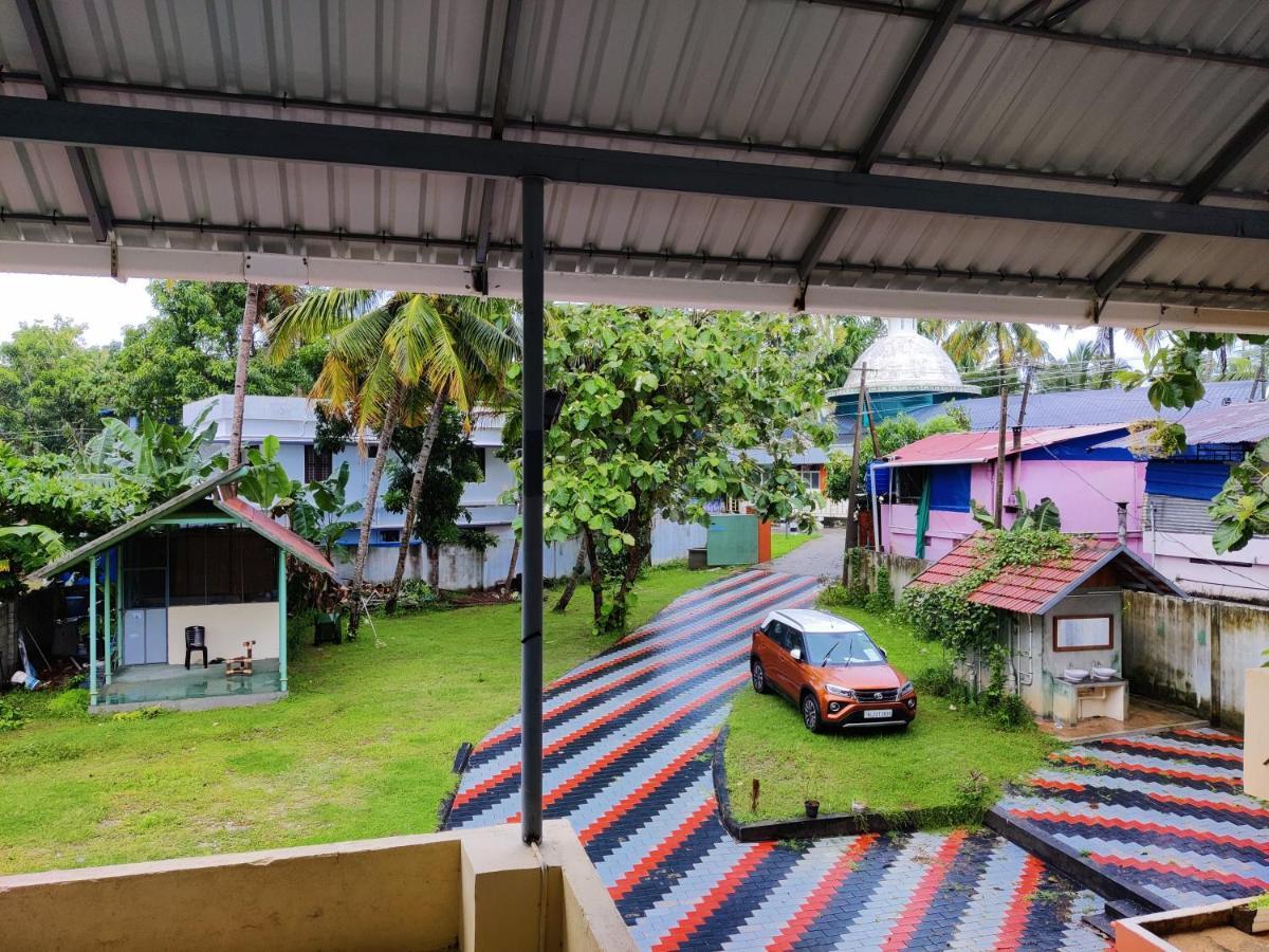 Appartamento Wind &Waves Kollam Esterno foto